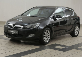 Подержанный автомобиль Opel Astra Hatchback 2010 года (8 фото)