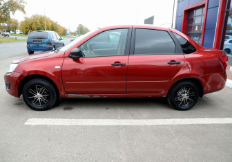 Подержанный автомобиль LADA (ВАЗ) Granta Sedan 2017 года (8 фото)