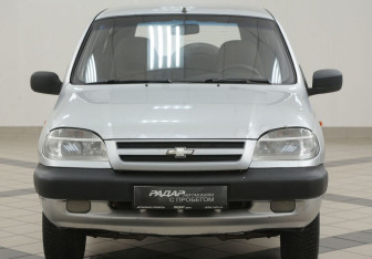 Подержанный автомобиль Chevrolet Niva 2004 года (6 фото)