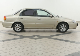 Подержанный автомобиль Kia Spectra Sedan 2008 года (5 фото)