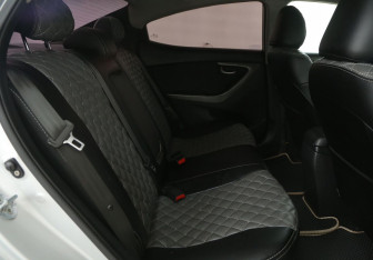 Подержанный автомобиль Hyundai Elantra Sedan 2012 года (11 фото)