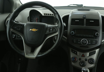 Подержанный автомобиль Chevrolet Aveo Sedan 2012 года (14 фото)