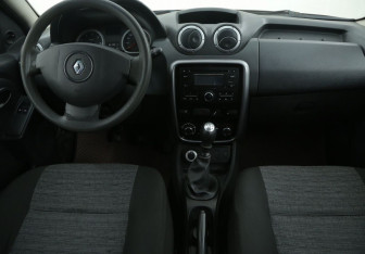 Подержанный автомобиль Renault Duster 2014 года (12 фото)