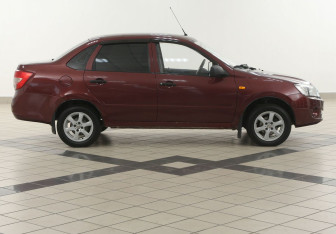 Подержанный автомобиль LADA (ВАЗ) Granta Sedan 2012 года (5 фото)