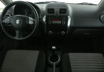 Подержанный автомобиль Suzuki SX4 Hatchback 2010 года (12 фото)
