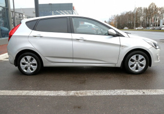 Подержанный автомобиль Hyundai Solaris Hatchback 2015 года (7 фото)