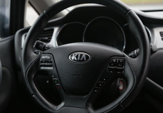 Подержанный автомобиль Kia Ceed Hatchback 2013 года (16 фото)