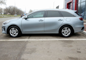 Подержанный автомобиль Kia Ceed Wagon 2019 года (8 фото)