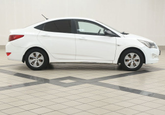 Подержанный автомобиль Hyundai Solaris Sedan 2015 года (5 фото)