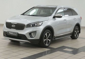 Подержанный автомобиль Kia Sorento 2017 года (8 фото)