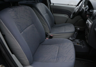 Подержанный автомобиль Renault Logan Sedan 2007 года (10 фото)