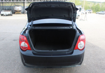 Подержанный автомобиль Chevrolet Aveo Sedan 2013 года (16 фото)