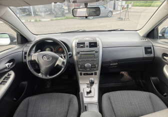 Подержанный автомобиль Toyota Corolla Sedan 2006 года (14 фото)