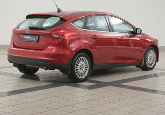 Подержанный автомобиль Ford Focus Hatchback 2017 года (4 фото)