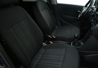 Подержанный автомобиль Volkswagen Polo Sedan 2016 года (10 фото)