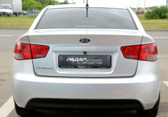 Подержанный автомобиль Kia Cerato Sedan 2011 года (5 фото)