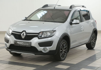 Подержанный автомобиль Renault Sandero 2016 года (8 фото)