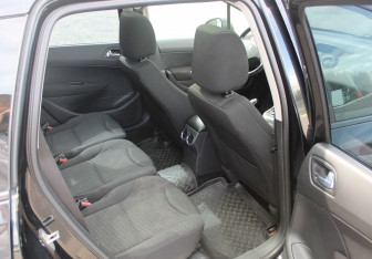 Подержанный автомобиль Peugeot 308 Wagon 2010 года (12 фото)