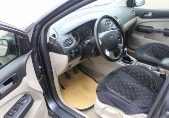 Подержанный автомобиль Ford Focus Wagon 2006 года (14 фото)