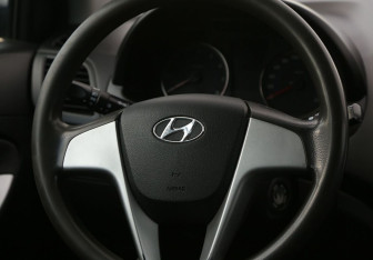 Подержанный автомобиль Hyundai Solaris Sedan 2013 года (16 фото)