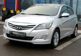 Подержанный автомобиль Hyundai Solaris Hatchback 2015 года (3 фото)