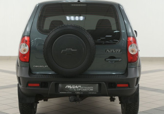 Подержанный автомобиль Chevrolet Niva 2012 года (3 фото)
