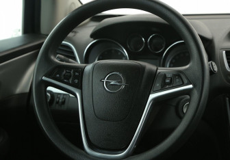Подержанный автомобиль Opel Mokka 2014 года (16 фото)