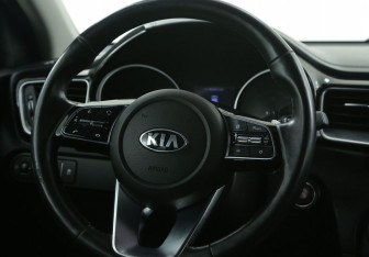 Подержанный автомобиль Kia Ceed Hatchback 2019 года (29 фото)