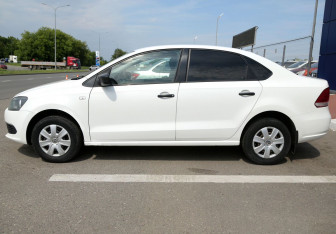 Подержанный автомобиль Volkswagen Polo Sedan 2013 года (8 фото)