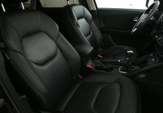 Подержанный автомобиль FAW Besturn X40 2021 года (10 фото)