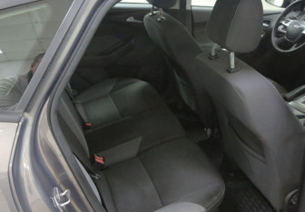 Подержанный автомобиль Ford Focus Hatchback 2014 года (8 фото)