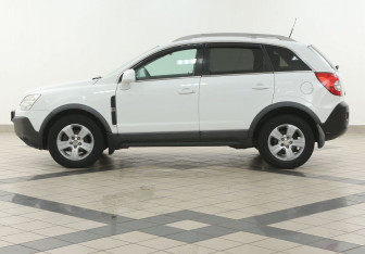 Подержанный автомобиль Opel Antara 2011 года (7 фото)