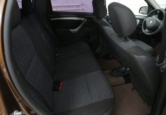 Подержанный автомобиль Renault Duster 2014 года (11 фото)