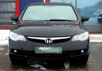 Подержанный автомобиль Honda Civic Sedan 2006 года (2 фото)