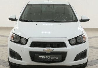 Подержанный автомобиль Chevrolet Aveo Sedan 2014 года (6 фото)