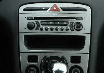 Подержанный автомобиль Peugeot 308 Hatchback 2008 года (13 фото)