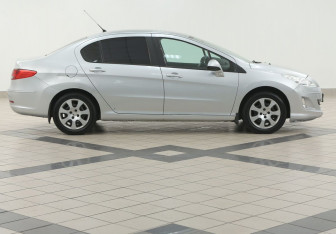 Подержанный автомобиль Peugeot 408 2012 года (5 фото)