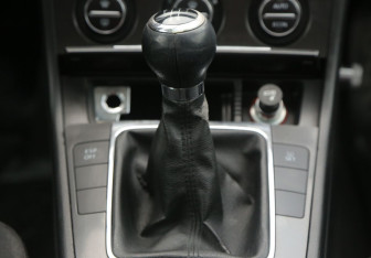 Подержанный автомобиль Volkswagen Passat Sedan 2006 года (13 фото)