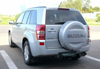 Подержанный автомобиль Suzuki Grand Vitara 2008 года (4 фото)