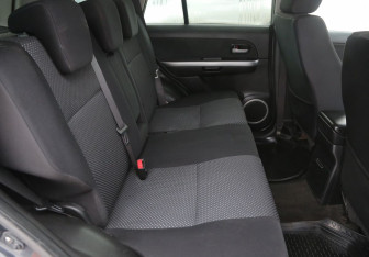 Подержанный автомобиль Suzuki Grand Vitara 2006 года (11 фото)