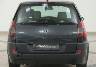 Подержанный автомобиль Renault Scenic 2009 года (3 фото)