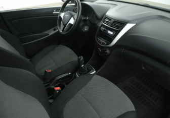 Подержанный автомобиль Hyundai Solaris Sedan 2011 года (9 фото)