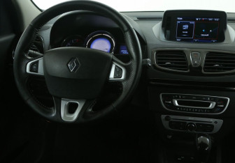 Подержанный автомобиль Renault Megane Hatchback 2013 года (14 фото)