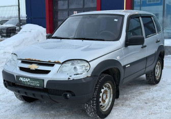 Подержанный автомобиль Chevrolet Niva 2012 года (2 фото)