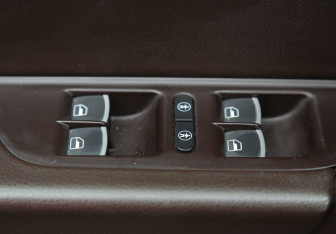 Подержанный автомобиль Volkswagen Touareg 2012 года (17 фото)