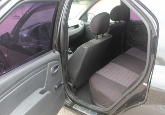 Подержанный автомобиль Renault Logan Sedan 2010 года (11 фото)