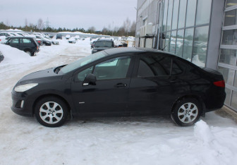 Подержанный автомобиль Peugeot 408 2014 года (4 фото)