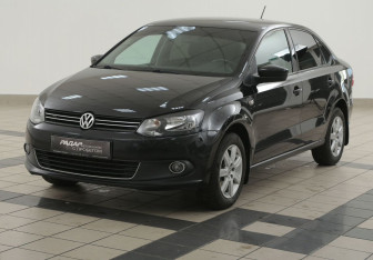 Подержанный автомобиль Volkswagen Polo Sedan 2013 года (8 фото)
