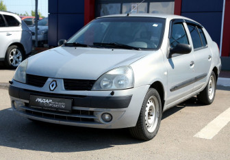 Подержанный автомобиль Renault Symbol 2004 года (3 фото)
