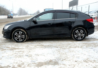Подержанный автомобиль Chevrolet Cruze Hatchback 2014 года (8 фото)